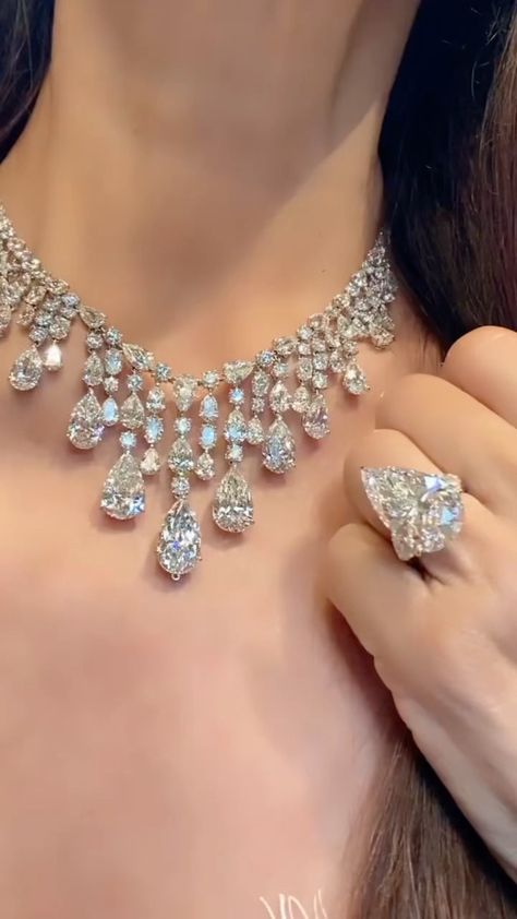 Beautiful Diamond Necklace, Bridal Diamond Necklace, Real Diamond Necklace, Neck Pieces Jewelry, Diamond Wedding Jewelry, Expensive Jewelry Luxury, Luxe Jewelry, Crystal Jewelry Sets, Diamond Jewelry Designs