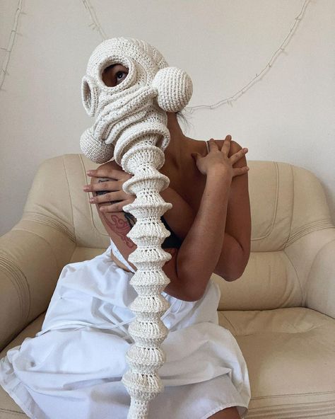 Crochet Spine, Futuristic Crochet, Mode Turban, Fun Crochet Projects, Crochet Art, Knit Fashion, Crochet Fashion, Yarn Crafts, Crochet Crafts