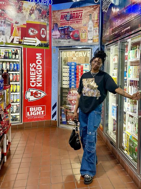 Street Style gas station photoshoot. Cargo pants with oversized t-shirt, vintage coach purse and Toga Pulla Black Sabbot Loafers. Gas Station Photoshoot Black Woman, Gas Station Photoshoot Black, Gas Station Photoshoot, Toga Pulla, Birthday Shoot, Photoshoot Inspo, Vintage Purse, Fall Street Style, Coach Purse