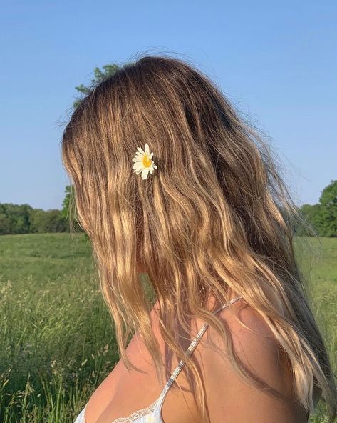 Sun Bleached Hair, Sun Kissed Highlights, Daisy Calloway, How To Lighten Hair, Addicted Series, Taylor Swift Album, Bleached Hair, The Meadows, Aphrodite