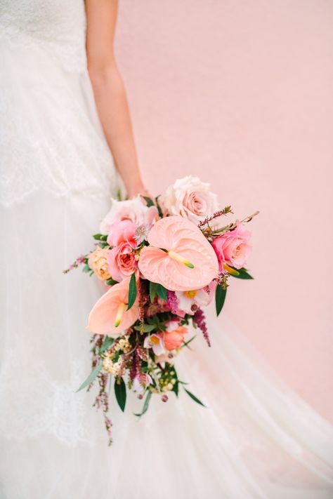 Tropical Bridal Bouquet, Burgundy Wedding Cake, Tropical Wedding Bouquets, Wedding Flower Trends, Tropical Flower Arrangements, Beautiful Bridal Bouquet, Wedding Bouquets Pink, Pink Wedding Flowers, 100 Layer Cake