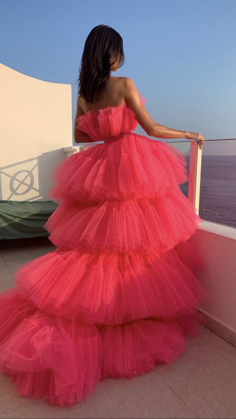 Looks Rihanna, High Low Prom Dresses, Kendall Jenner Outfits, Jenner Outfits, Winter Trends, Mode Inspo, Prom Party, Prom Party Dresses, Mode Inspiration