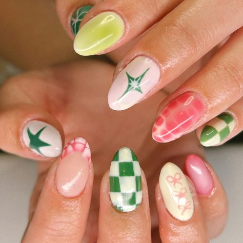 Confirmed to myself that pink & green are my favorite colors 💗🌿🌷🐊 Celebrity Manicures, Elegant Nail, Asian Nails, Hippie Nails, Nail Trend, Seasonal Nails, Summery Nails, Really Cute Nails, Cute Gel Nails