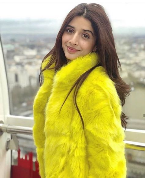 Mawra Hocane Suits, Yellow Fur Coat, Marwa Hocane, Manpreet Toor, Urwa Hocane, Pak Actress, Mawra Hocane, Pakistani Beauty, Bright Blue Dresses