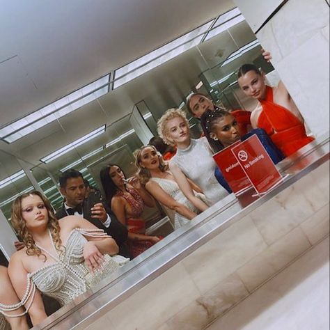 #MetGala #TheMetGala #Celebrities #Actors #Actor #Music #Singers #Models #Woman #Men #Female #Male #Artist #Bathroom #Bathroomselfies Artist Bathroom, Kristine Froseth, Bathroom Selfie, Instagram Goals, Barbie Ferreira, Met Ball, Girls Mirror, The Met Gala, Male Artist