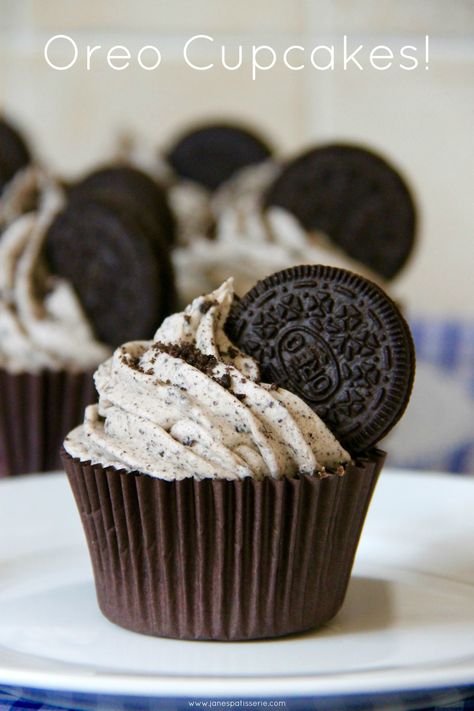 Oreo Cupcakes Oreo Cupcake Recipe, Cupcakes Oreo, Cookies And Cream Frosting, Cookie And Cream Cupcakes, Chocolate Cupcakes Filled, Cupcakes Design, Oreo Frosting, Janes Patisserie, Oreo Buttercream