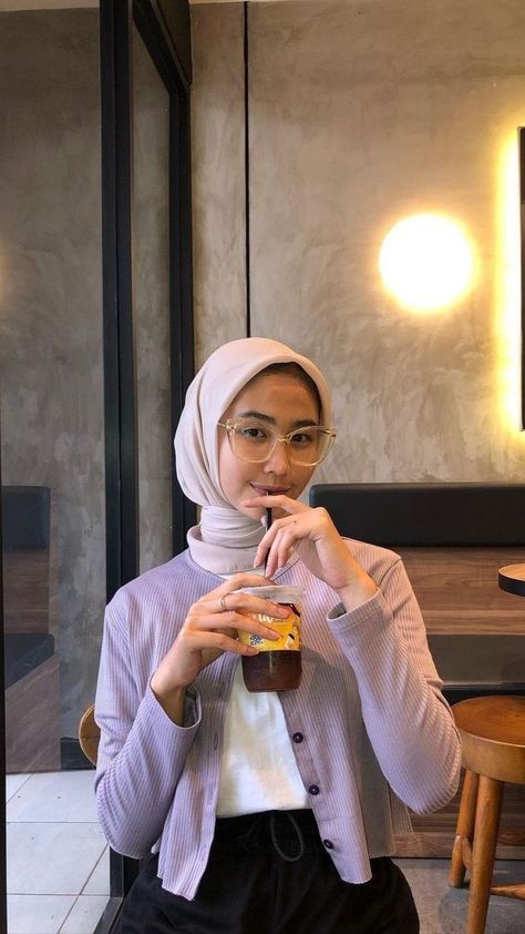 Outfit Ke Cafe, Ootd Cafe, Ootd Ngampus, Outfit Outer, Online Shopping Sites Clothes, Ootd Korean Style, Ootd Simple, Outfit Hijab Casual, Stylish Outfits Casual