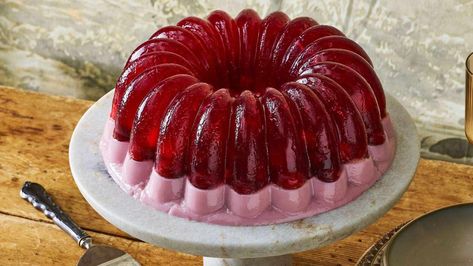 Gelatin salads are a Southern staple. This Layered Cranberry Salad is a nod to those retro gelatin molds that will certainly turn heads. Cranberry Mold, Cranberry Salad Recipes, Gelatin Salad, Cranberry Jello, Turkey Dressing, Cranberry Dessert, Canned Cranberry Sauce, Cranberry Juice Cocktail, Cranberry Salad