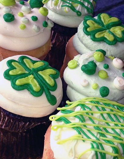 Olexa’s cupcakes- St. Patrick’s Day theme St Patricks Day Cupcake Decorating Ideas, St Patrick’s Day Cupcakes, St Patrick’s Day Cupcake, St Patrick’s Day Cupcake Cake, Green Velvet Cupcakes St Patrick, St Patricks Theme, St Patricks Food, St Patricks Day Cakes, Irish Poke Cake St. Patrick's Day