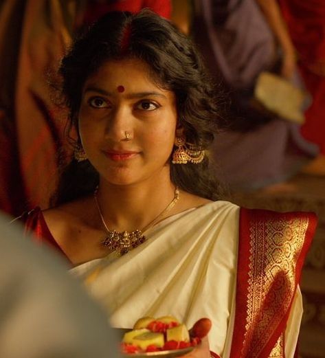 Shyam Singha Roy, Sai Pallavi Hd Images, Bengali Bridal Makeup, Sai Pallavi, Indian Aesthetic, Brown Girl, Saree Look, Divine Feminine, Very Happy