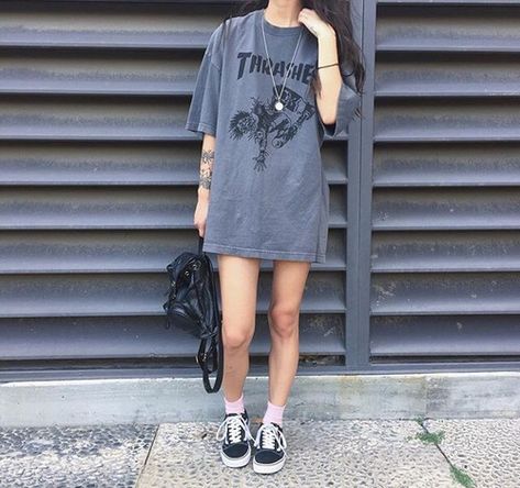 ☼ ☾pinterest: @mollymayburnip ☼ ☾ Grunge Tattoo, Big Tshirt, Outfit Mujer, Mode Inspo, Special Promotion, Outfit Goals, Grunge Fashion, Grunge Outfits, White Shoes