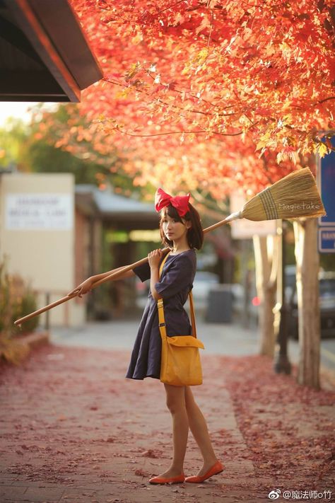 Kiki Delivery Service Inspired Outfits, Kiki Costume Studio Ghibli, Kiki’s Delivery Service Halloween Costume, Gibli Studio Costume, Kikis Delivery Service Halloween, Kiki Delivery Service Costume, Kiki’s Delivery Service Costume, Halloween Costumes Studio Ghibli, Kiki's Delivery Service Outfit