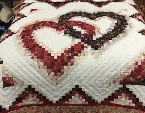 Amish Quilt Patterns, Hearts Quilt, Bargello Quilt Patterns, History Of Quilting, Bargello Quilt, Bargello Patterns, Bargello Quilts, Postage Stamp Quilt, Quilt Display