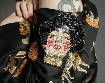 Klimt Judith, Ruby Red Jewelry, Embroidery Portrait, Art Klimt, Portrait Embroidery, Luxury Gifts For Women, Big Butterfly, Art Perle, Skull Gifts