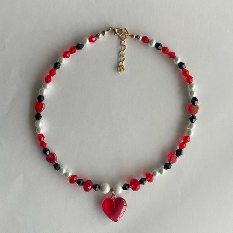 Ice Necklace, Queen Of Hearts Costume, Necklace With Pearls, Hearts Necklace, Inspired Necklace, Glass Heart, Queen Of Hearts, Heart Beads, Jewelry Inspo