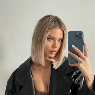 mirror selfie
instagram post
leather jacket Creamy Blonde Long Bob, Beige Blonde Bob Hair, Shorts Blonde Hair, Short Creamy Blonde Hair, Natural Blonde Bob, Long Bob Blond, Milky Blonde Hair, Bob Blonde Hair, Straight Blonde Bob