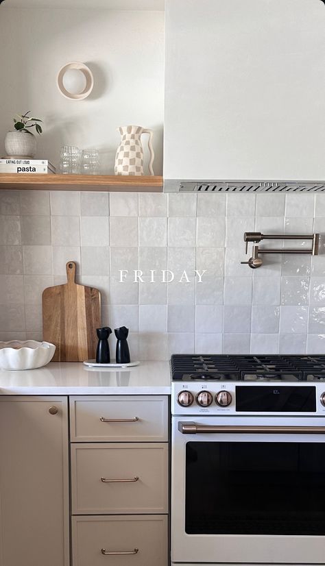 Big Subway Tile Kitchen, Stacked Subway Tile Kitchen, White Subway Tile Kitchen, Subway Tile Backsplash Kitchen, Subway Tile Kitchen, Tile Kitchen, White Subway Tile, Kitchen Tiles Backsplash, Kitchen Inspo