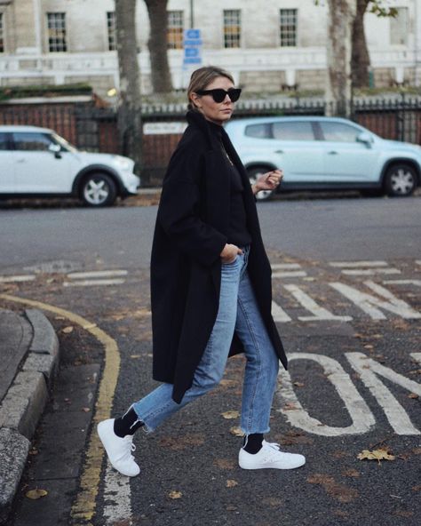 This Casual Weekend Outfit Has a Fashion-Forward Twist Winter Hipster, Emma Hill, Perfect Winter Outfit, Casual Weekend Outfit, Looks Street Style, London Street, Weekend Outfit, Mode Inspo, 가을 패션