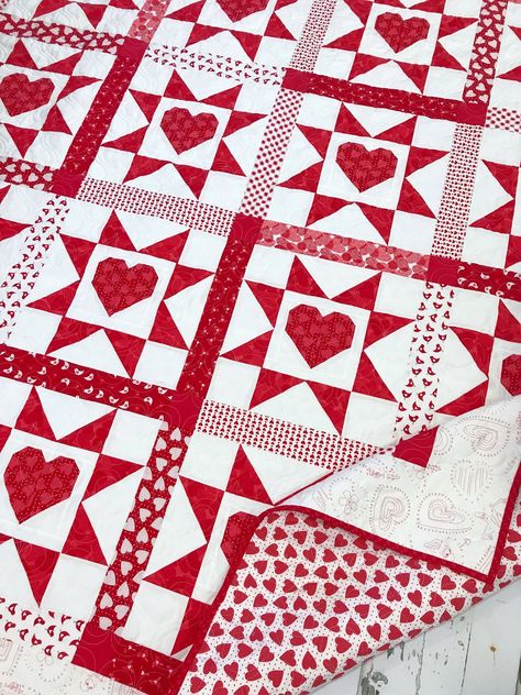 Mini Patchwork, Love Struck, Heart Quilt Pattern, Cottage Quilt, Quilt Care, Holiday Quilts, Pdf Quilt Pattern, Patchwork Quilt Patterns, Heart Quilt