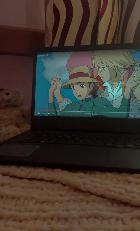 Watching Howls Moving Castle Aesthetic, Watching Ghibli Aesthetic Laptop, Watching Studio Ghibli Aesthetic, Shoujo Wallpaper, Rp Highlights, Howl's Moving Castle Aesthetic, Gibli Studio, Howl Sophie, Howl And Sophie