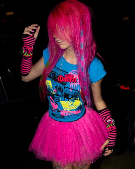 Scene Queen MySpace 2000’s scene hair scenecore scene fashion rawrxd Scene Queen Myspace, Scene Makeup Looks, Scene Fashion 2000s, Myspace Scene, Scene Queen Outfit, Scene Kid Fashion, Scene Girl Fashion, Scene Emo Fashion, Scene King