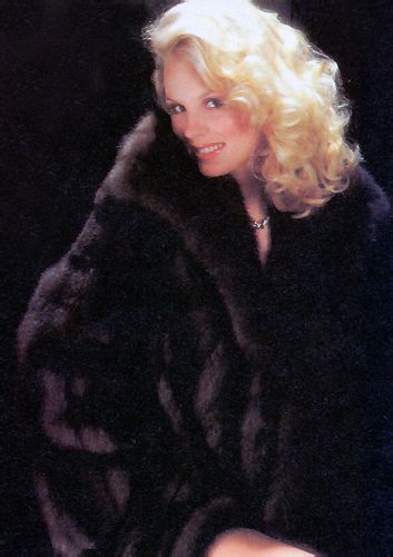 Dorothy Stratten Photoshoot, Dorothy Stratton, Dorothy Stratten, Old Hollywood Actresses, Bryan Adams, Dairy Queen, Playboy Playmates, Hollywood Star, Blonde Beauty