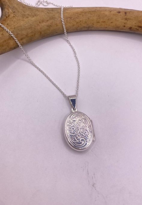 "Vintage oval locket  925 sterling silver  About 3/4 an inch long without bale.  on a 925 sterling silver chain 16, 18 ,20, 22\" or 24\" Lovely etched design Can hold tiny sized photo. Laminate photo before inserting for longevity  Thank you for supporting a small veteran owned business! All jewelry is shipped free within the US in a stylish gift box" Silver Locket Necklace Aesthetic, Small Silver Locket, Silver Vintage Jewelry, Locket Necklace Silver, Oval Locket Necklace, Vintage Silver Necklace, Silver Locket Necklace, Vintage Silver Jewelry, Photo Locket Necklace