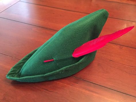 Picture of How to Make a Robin Hood Hat Hood Hat Pattern, Robin Hood Kostüm, Disfraz Peter Pan, Peter Pan Hat, Robin Hood Hat, Robin Hood Costume, Baby Kostüm, Hood Hat, A Robin