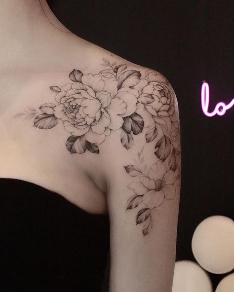 Half Sleeve Flower Tattoo, Mandala Tattoos For Women, Unique Tattoos For Women, Tattoo Dotwork, Ankle Tattoos For Women, Tattoos For Women Half Sleeve, Meaningful Tattoos For Women, Flower Tattoo Shoulder, Forearm Tattoo Women