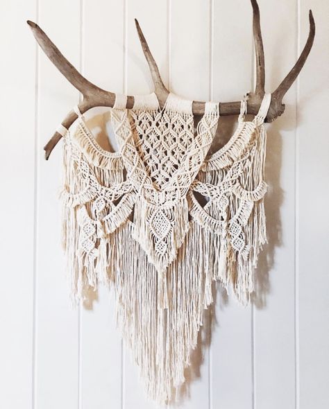 Antler Macrame, Deer Antler Crafts, Macrame Wall Hanging Tutorial, Antler Crafts, Macrame Wall Hanger, Makramee Diy, Yarn Wall Art, Macrame Wall Hanging Diy, Macrame Wall Hanging Patterns