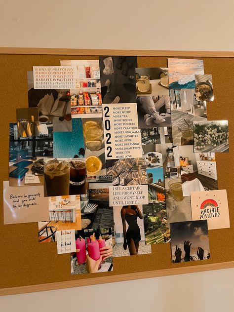 Cork Board With Pictures, Cork Pin Board Aesthetic, Dorm Room Picture Wall Ideas Cork Boards, Cork Board Collage, Cottagecore Cork Board, Dorm Room Inspiration, Desk Setup, I Got This, Dorm Room