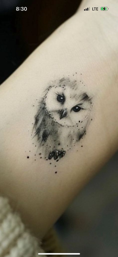 Small Owl Tattoo, Owl Tattoo For Women, Tiny Owl Tattoo, Snowy Owl Tattoo, Bird Tattoo Neck, Barn Owl Tattoo, Interesting Tattoos, Mama Tattoo, Tattoo Neck