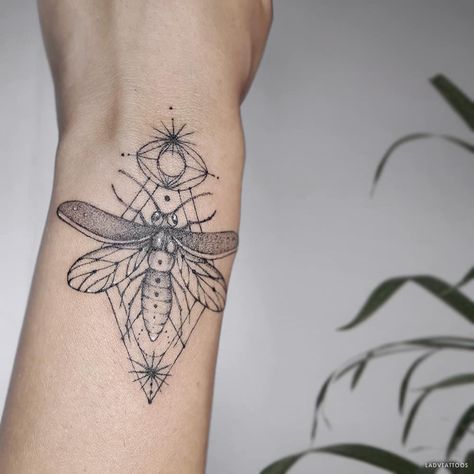 Tattoo Firefly, Firefly Serenity Tattoo, Lightning Bug Tattoo, Insects Tattoo, Firefly Tattoo, Beetle Tattoo, Basic Tattoos, Flying Tattoo, Bug Tattoo