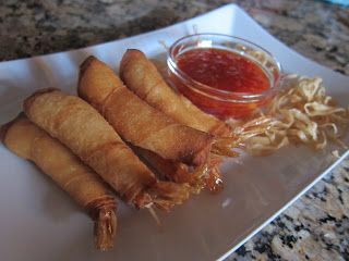 Egg Roll Wraps, Shrimp Wraps, Asian Fusion Recipes, Fusion Recipes, Shrimp Rolls, Cambodian Food, Crispy Shrimp, Viet Food, Egg Roll Wrappers