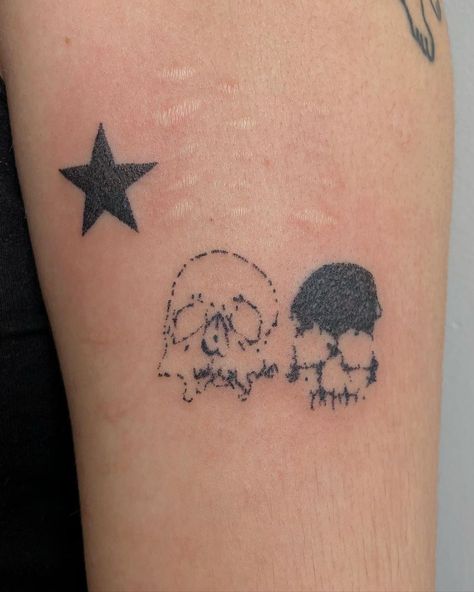 Punk Tattoo Ideas, Grunge Tattoo, Funky Tattoos, Small Tats, Men's Small Tattoo, Handpoke Tattoo, Flash Tattoo Designs, Creepy Tattoos, Doodle Tattoo