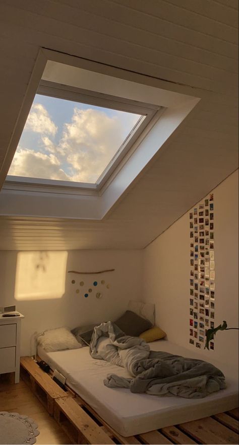 Room Inspo Tilted Roof, Sky Window Bedroom, Room Loft Ideas, Room With Boyfriend, Attic Room Aesthetic, Aesthetic Attic Bedroom, Dream Rooms For Adults, Attic Aesthetic, Cozy Loft Bedroom