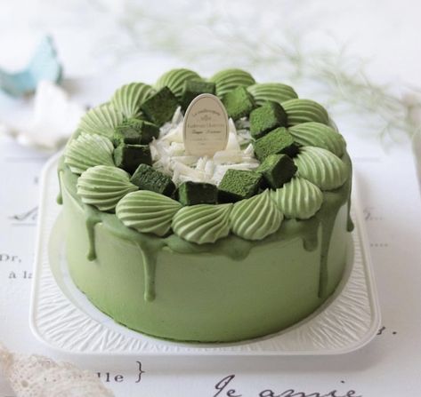 Matcha Cake Design, Pandan Cake Decoration, Matcha Cake Decoration, Matcha Birthday Cake, Cake Matcha, Brownie Packaging, Pandan Cake, 20 Birthday Cake, Green Tea Cake