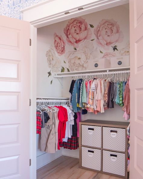 It’s all about the details �💕... Girls Closet Organization, Girls Room Organization, Toddler Closet, Closet Hacks Organizing, Big Girl Bedrooms, Toddler Girl Room, Kids Closet Organization, Wallpaper Disney, Kid Closet