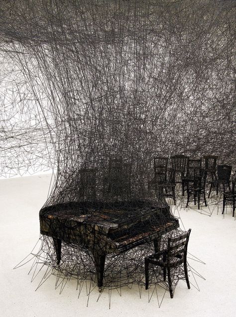 installation by Japan-born, Berlin-based artist Chiharu Shiota / #art #installation String Installation, Chiharu Shiota, Illusion Kunst, Thread Art, Piece Of Art, Art Installation, Sculpture Installation, Land Art, String Art