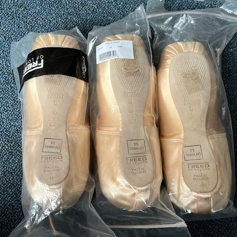 3 BRAND NEW, never worn freed pointe shoes!! London Shoes, Pointe Shoes, London England, Shoe Brands, Ballet, London, Brand New, Closet