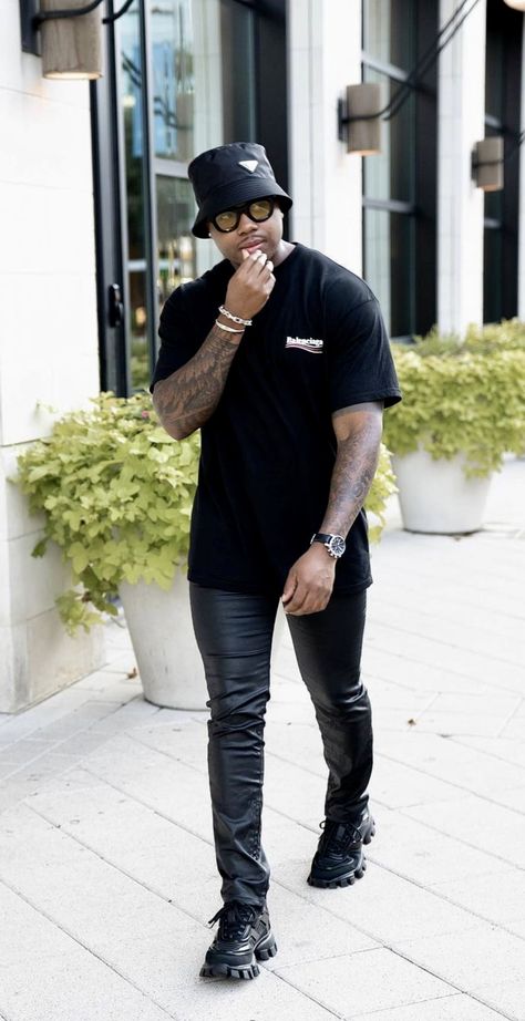 Men Black Leather Pants Outfit, Black Leather Pants Outfit Men, Black Leather Pants Outfit, Johnny Depp Style, Black Outfit Men, Rapper Outfits, Pants Outfit Men, Leather Pants Outfit, Mens Summer Outfits