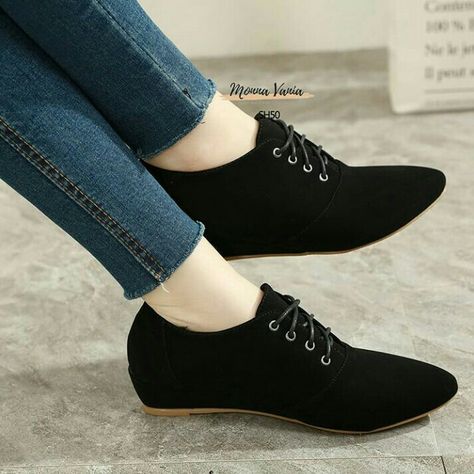 Joggers Design, Vj Collection, Bride Heels, Casual Shoes Women Sneakers, Workplace Culture, Gents Shoes, Korean Shoes, Girly Shoes, Shoes Heels Wedges