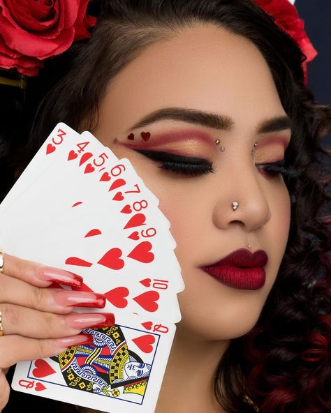 Red Queen Inspired Makeup, Queen Of Hearts Simple Makeup, Red Queen Makeup Alice In Wonderland, Queen Of Hearts Eye Makeup, Queen Hearts Makeup, Queen Of Hearts Face Paint, Cute Queen Of Hearts Makeup, Queen Of Hearts Makeup Tutorial, Queen Of Cards Makeup