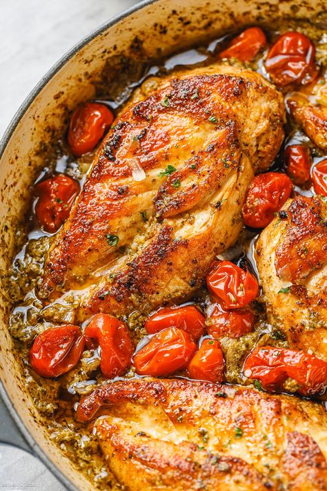 Creamy Pesto Chicken with Roasted Tomatoes - #chicken #pesto #recipe #eatwell101 - Creamy pesto chicken dinner comes together in just 30 minutes and is packed with flavor. A restaurant style pesto chicken recipe you can serve on anything your want! - #recipe by #eatwell101® Creamy Pesto Chicken With Roasted Tomatoes, Pesto Chicken Dinner, Chicken With Roasted Tomatoes, Chicken With Pesto, Tomato Pesto Chicken, Pesto Chicken Recipe, Pesto Chicken Breast, Creamy Pesto Chicken, Creamy Pesto Sauce