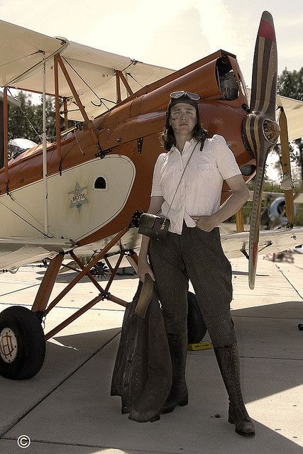 Female Pilots, Female Pilot, Fear Of Flying, Vintage Aviation, Vintage Airplanes, Vintage Air, Foto Poses, Vintage Aircraft, Nose Art