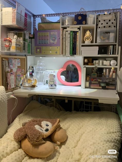 Small Room Corner Ideas, Goshiwon Room, Desk Inspo, Dekorasi Kamar Tidur, Room Desk, Indie Room, Cute Room Ideas, Minimalist Room, Pretty Room