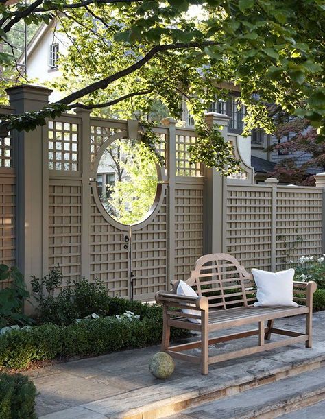 This cedar fence has a “moon gate” to frame the view of the manicured garden and classic summerhouse in this Toronto garden. Lattice panels encourage the growth of climbing flowers. Architecture Tips, Trellis Arbor, Fencing And Gates, Cheap Backyard, Privacy Landscaping, Lattice Fence, Backyard Fence, Patio Garden Design, Privacy Screens