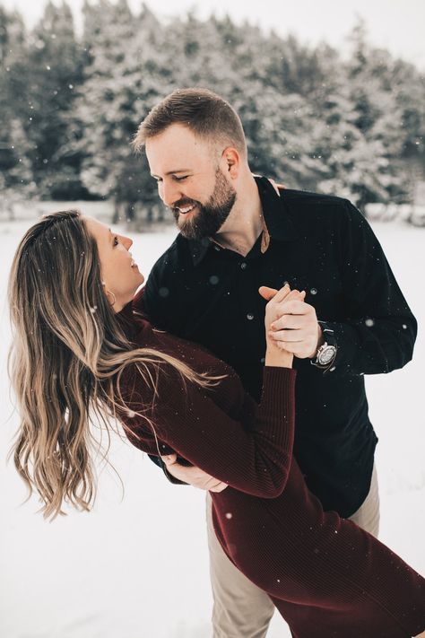 Engagement Photo Winter, Winter Engagement Photos Ideas, Engagement Pictures Winter, Holiday Engagement Photos, Winter Engagement Photos Snow, Arboretum Engagement Photos, Nj Engagement Photos, Snowy Engagement Photos, Winter Engagement Shoot