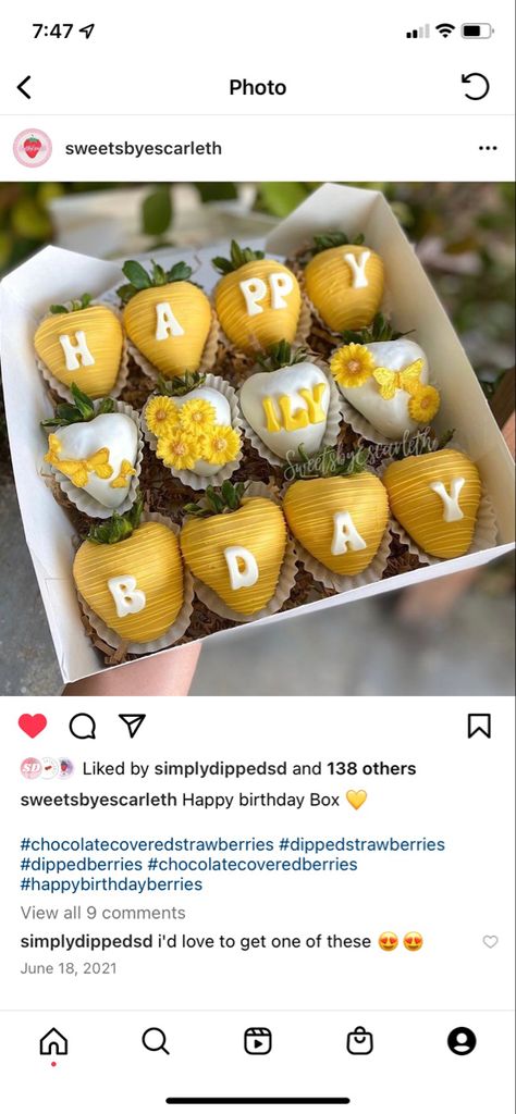 Dipped Strawberry Ideas Birthday, Chocolate Covered Strawberries Yellow, Yellow Strawberries Chocolate, Sunflower Strawberries Chocolate, Happy Birthday Strawberries For Him, Sunflower Strawberries, Sunflower Chocolate Covered Strawberries, Yellow Chocolate Covered Strawberries, Happy Birthday Strawberries