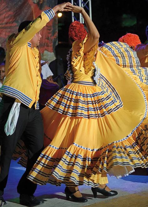 Dominican Dance: Merengue and Bachata | Moon Travel Guides Merengue Dance, Dominican Culture, Redraw Challenge, Dominican Music, Dance Forms, Music And Dance, Talk About Love, Classic Songs, Dance Steps